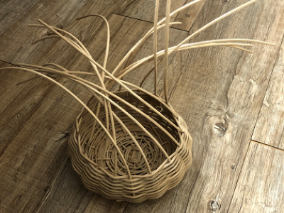 蔦で編むカゴ